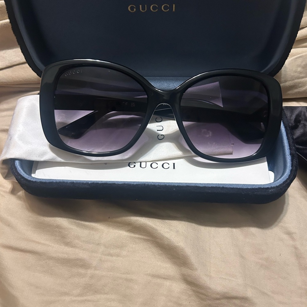 Gucci Black Glamorous Sunglasses NEW !!!